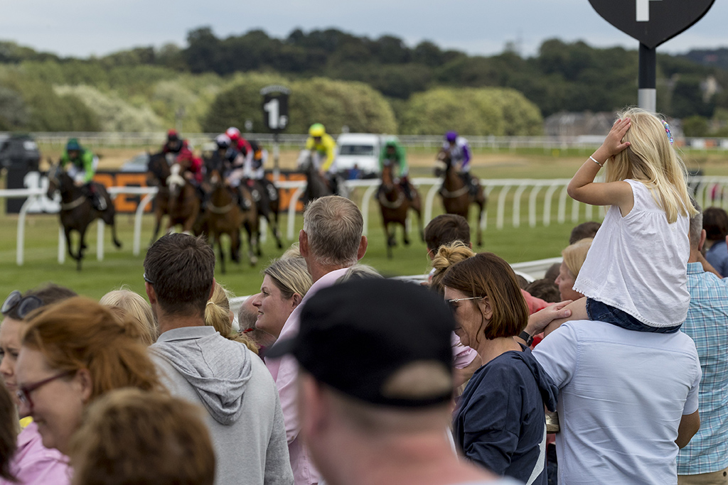 The Sky Bet Sunday Series Raceday